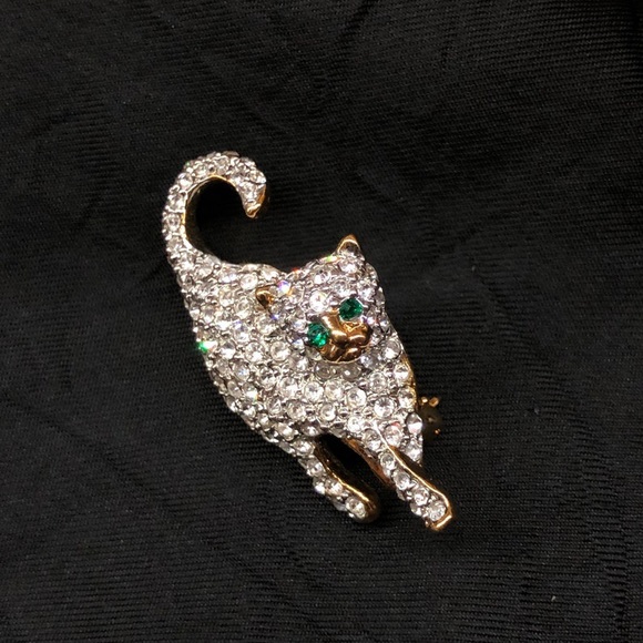 Vintage Rhinestone Cat Brooch Pin with green eyes - Picture 2 of 3
